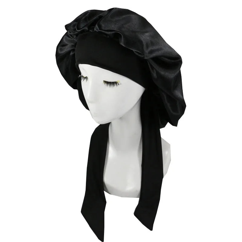 bonnet en satin avec attache
