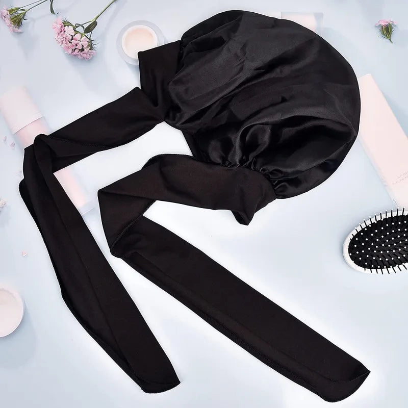 bonnet en satin avec attache