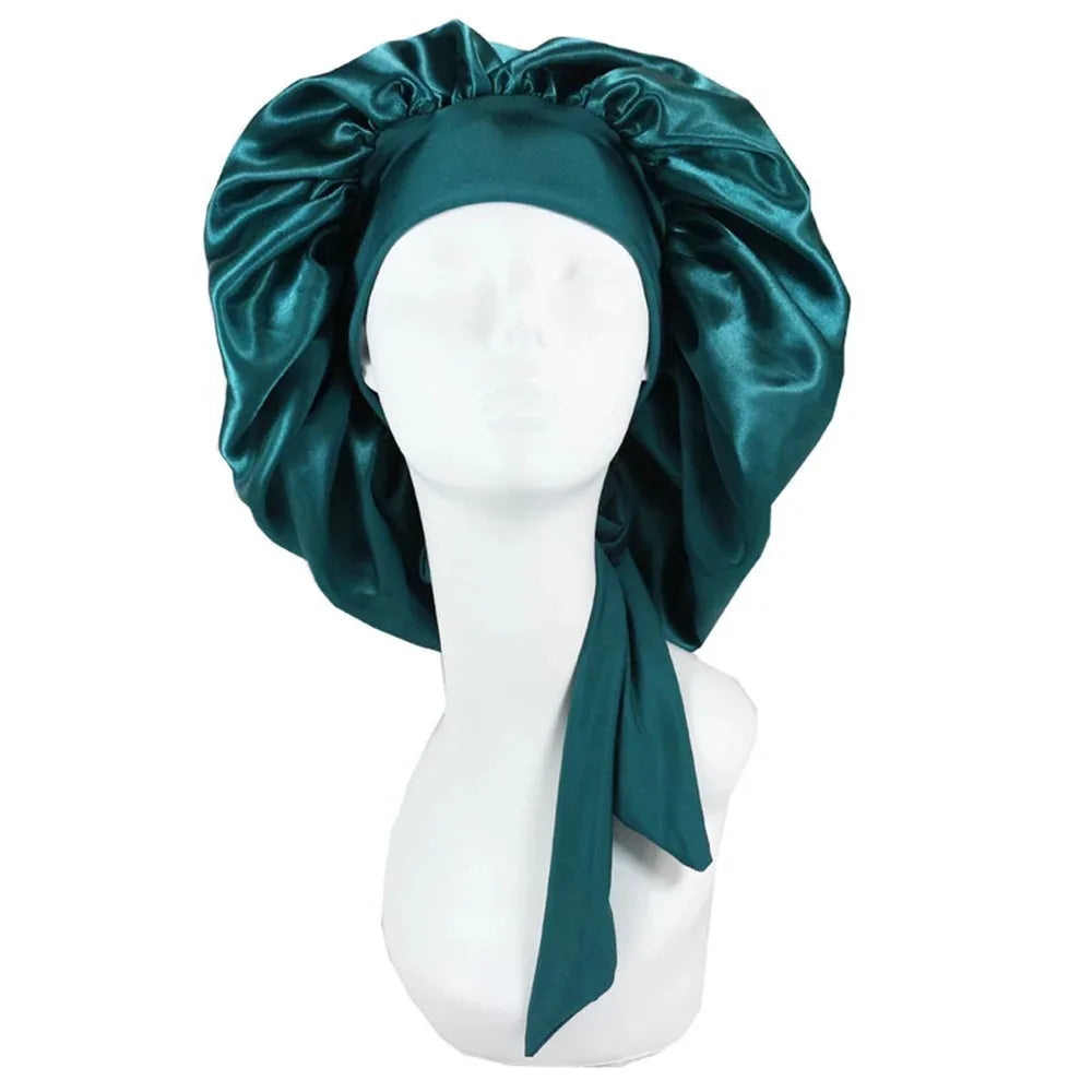 bonnet en satin avec attache